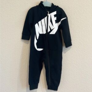 Nike zip up coverall hooded size 12 months, black and white, neutral sporty